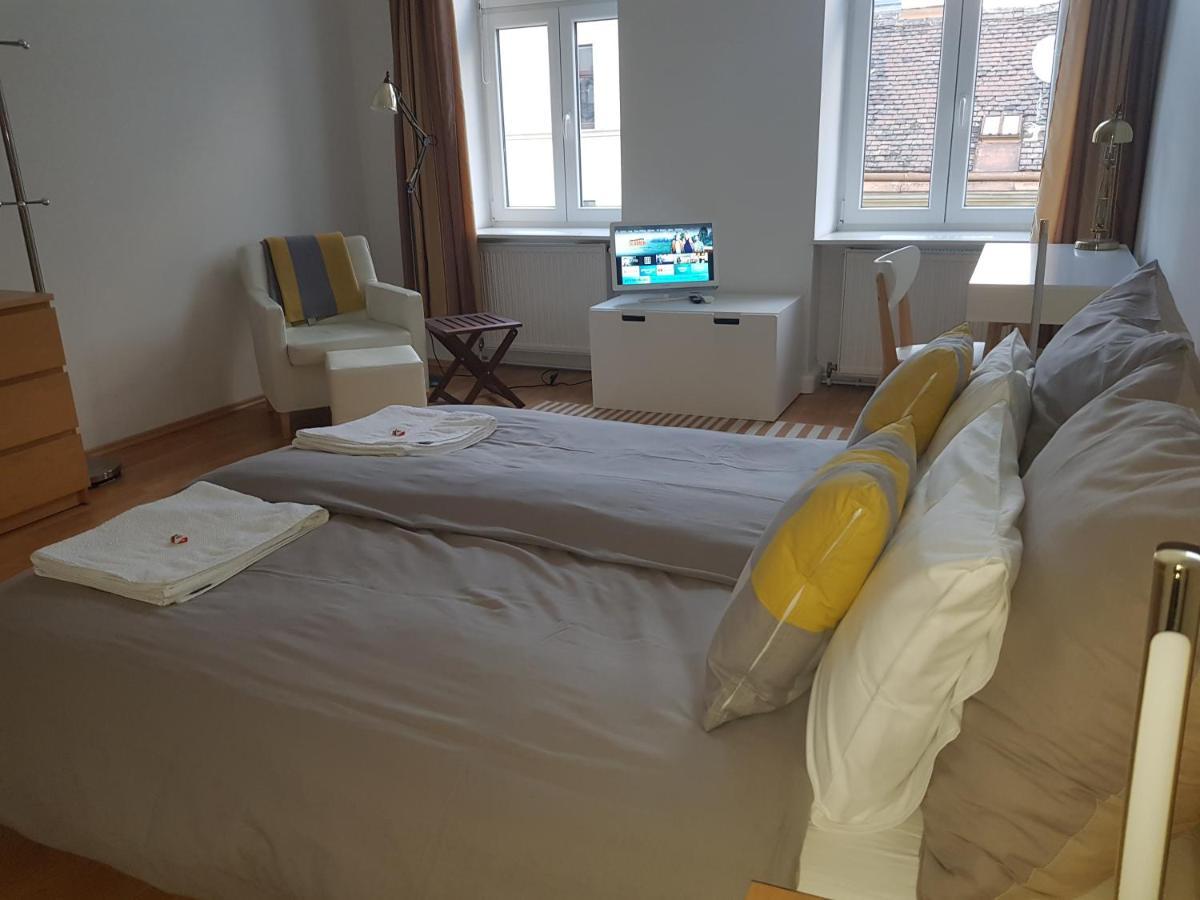 Schubert Park Apartment Near Volksopera Wina Bagian luar foto