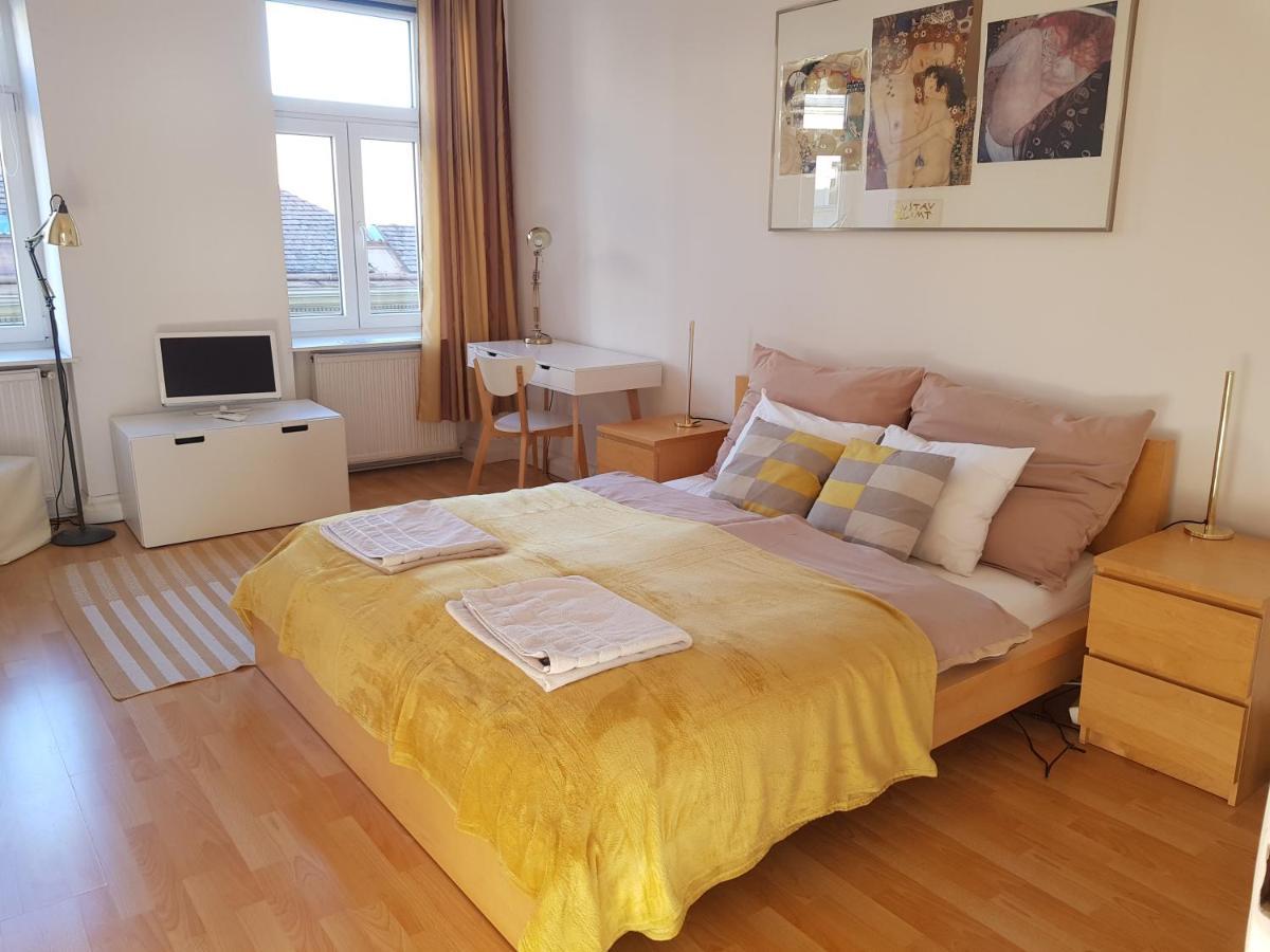 Schubert Park Apartment Near Volksopera Wina Bagian luar foto