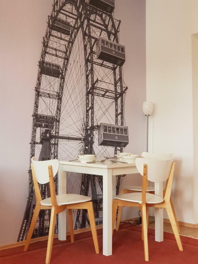 Schubert Park Apartment Near Volksopera Wina Bagian luar foto